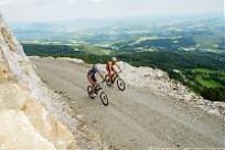 Foto auf Europameister Alban Lakata und Local Heroe Richard Zinthauer testen die WM-Strecke von 2009!   