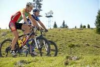 Foto auf Europameister Alban Lakata und Local Heroe Richard Zinthauer testen die WM-Strecke von 2009!   
