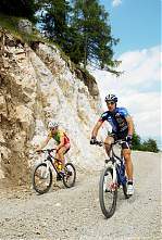 Foto auf Europameister Alban Lakata und Local Heroe Richard Zinthauer testen die WM-Strecke von 2009!   