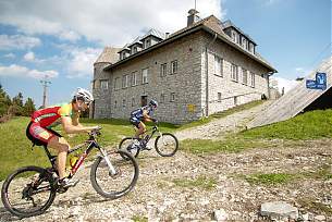 Foto auf Europameister Alban Lakata und Local Heroe Richard Zinthauer testen die WM-Strecke von 2009!   