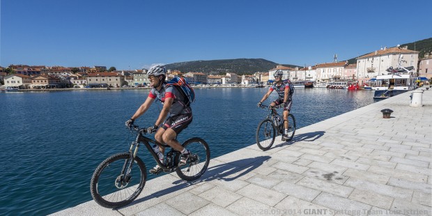 Foto auf TEAM TOUR 2014 - Live aus Kroatiens rauhem Norden