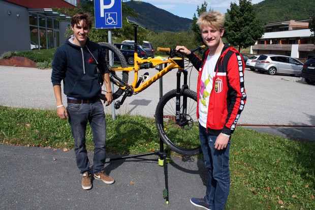 Akribisch Vorbereitungen beim KneiPe Racing Team..